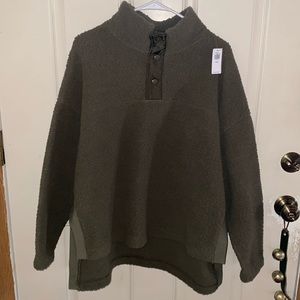 Old Navy Green Pull over sweater